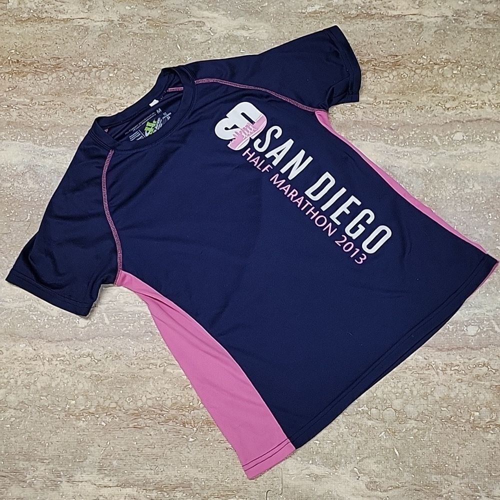 LESLIE JORDAN POLY RACE TEE SAN DIEGO MARATHON 2013 SIZE M